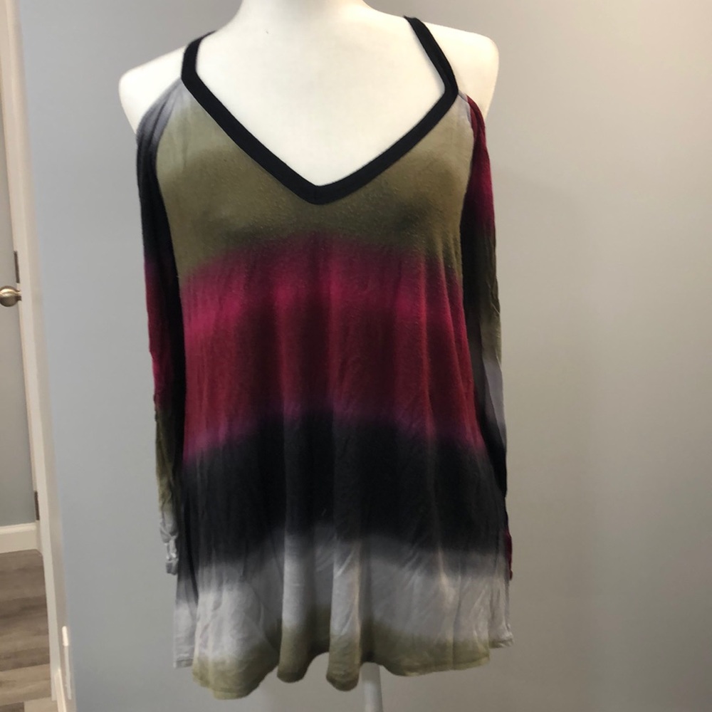 Cold shoulder long sleeved top